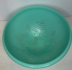 Vintage Tupperware 339 Jadeite Green Colander Strainer 10" Diameter 5" High - Picture 1 of 6