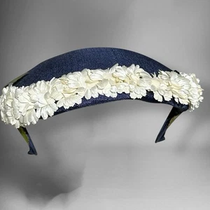 Vintage eleganter dunkelblauer Blumenhut Floral europäische königliche Hochzeit - Bild 1 von 8