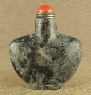 Botella de tabaco de jade a rayas negras chinas con tapa superior de coral rojo cucharada de cobre antigua Foto 1 de 4