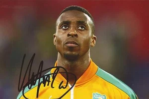 IVORY COAST & ASTON VILLA: JONATHAN KODJIA SIGNED 6x4 ACTION PHOTO+COA - Picture 1 of 1