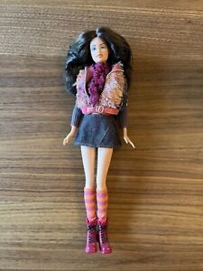2004 Fashion Fever Barbie-Teresa H0658 With Scarf And Boots