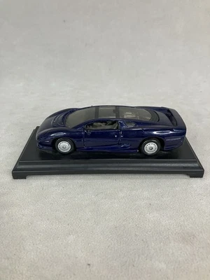 Modelo de coche fundido a presión 1/40, concretamente una réplica de un Jaguar XJ220 Maisto Foto 1 de 4