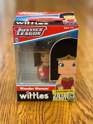 Muñeca Kokeshi de madera Wonder Woman Metallic Wittles 2018 SDCC EE exclusiva nueva Foto 1 de 4