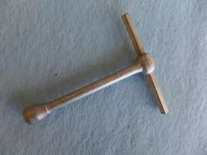 Chiave a T Campagnolo - strumento classico NOS fresco di fabbrica 6 mm a brugola con presa 8 mm - Foto 1 di 4