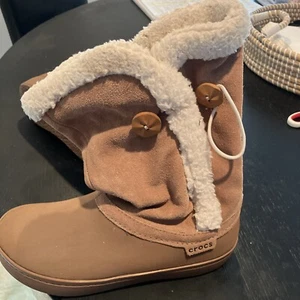 Women's Brown crocs boots with fur size 7 - Picture 1 of 4