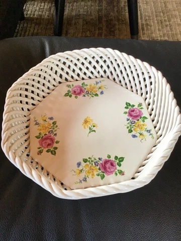 Vintage woven basket plate bread server ceramic with flower appliquΓ© 10β in diam Cover