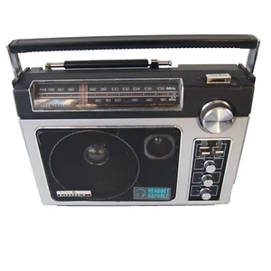 GE Superadio II portable AM/FM long-range radio broadcast receiver AC/DC - Picture 1 of 16
