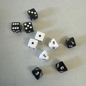 RISK 2210 AD COMPLETE SET OF DICE Replacement Game Parts Pieces - Picture 1 of 4