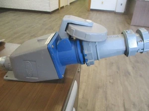 Juego de enchufes y receptáculos Mennekes/Hubbell ME360P6-1227/363R6W 63A 220V 3W 2P usado - Imagen 1 de 3