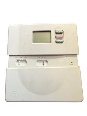 Hunter Just Right Digital Mechanical Thermostat Model 42999A - Image 1 of 3