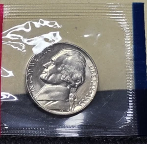 1985 P Jefferson Nickel 5C Philadelphia Mint Cello Free Ship - Picture 1 of 2