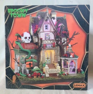 New 2024 Lemax Spooky Town Slithering Gardens Exterior Lighted Building #45209 - Picture 1 of 16
