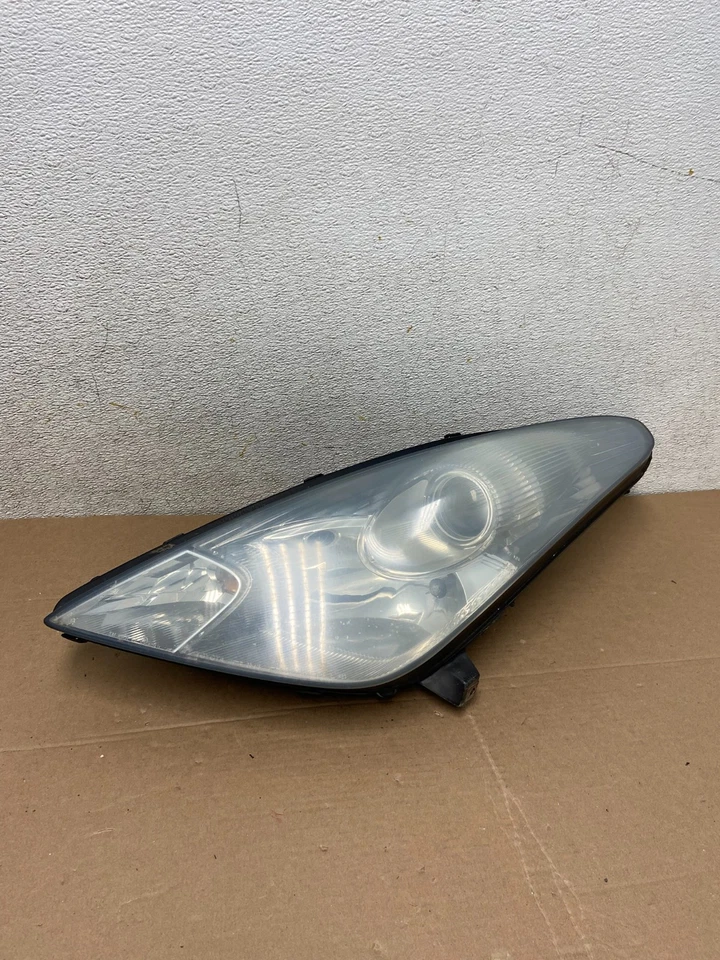2000 to 2005 Toyota Celica Left Driver LH Side Halogen Headlight OEM Q8880 DW - Image 1 of 4