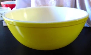 🐶 Vintage PYREX Primary Yellow Glass 4 Qt Nesting Mixing Bowl #404 USA Ovenware - Picture 1 of 7