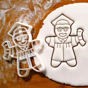 Graduate Gingerbread cookie cutter - Graduation ceremony day, commencement party - Picture 1 of 4