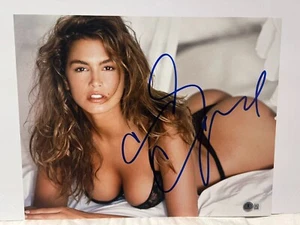 CINDY CRAWFORD SIGNED 11X14 PHOTO AUTO BECKETT BAS COA - Picture 1 of 2