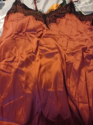 Boohoo Talla 26 Rojo Pestañas Encaje Satinado Chemise Foto 1 de 4