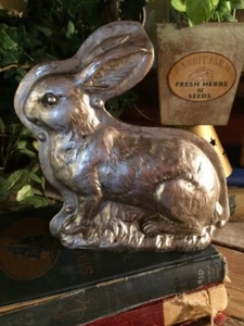 Primitive Antique Vtg Tin Style Easter Bunny Rabbit Silver Resin Chocolate Mold - Picture 1 of 1
