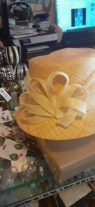 BETMAR Womens NATURAL Straw Hat, PRE OWNED 7 1/8" SIZE 21.75 CIRC  - Picture 1 of 4