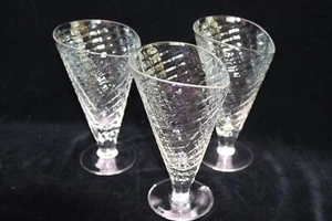 Juego de 3 platos de sherbet parfait de vidrio transparente texturizado con cono de gofre borde en ángulo - Imagen 1 de 6