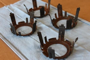 Set Of 4 Wheel Center Retainers - Picture 1 of 2