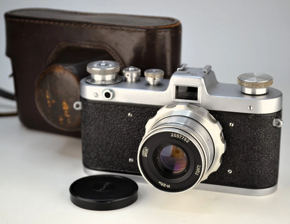 FULLY SERVICED! SOVIET USSR "FED ZARIA" camera + INDUSTAR-26m lens M39 f2.8/50 - Image 1 of 4