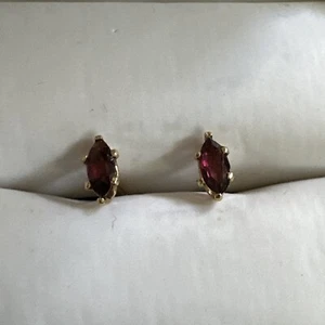 Estate 14k Yellow Gold Ruby or Garnet Dainty Stud Earrings for 0.6gm - Picture 1 of 5