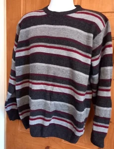 Jersey clásico de lana de cordero a rayas gris y borgoña EWM para hombre. Talla L. - Imagen 1 de 4