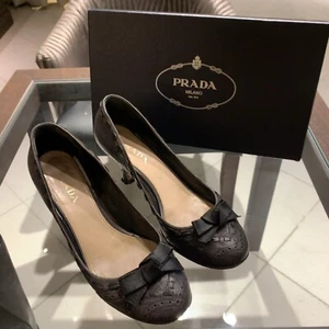 Zapatos de salón Prada tacón cinta cuero - talla 36,5 23,5 cm con pistola de caja metálica - Imagen 1 de 22