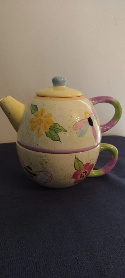DragonFly & Bees Summertime Teapot & Cup No chips or cracks  Pastel colors - Image 1 of 4