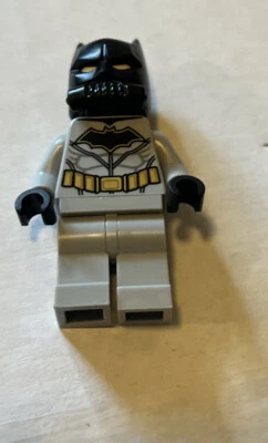 LEGO Batman Scuba Mask minifigure 76116 Super Heroes DC mini figure - Image 1 of 2