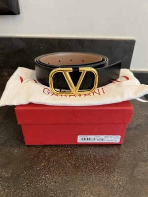 Cinturón con hebilla para mujer Valentino Garavani (negro y marrón reversible) Foto 1 de 3