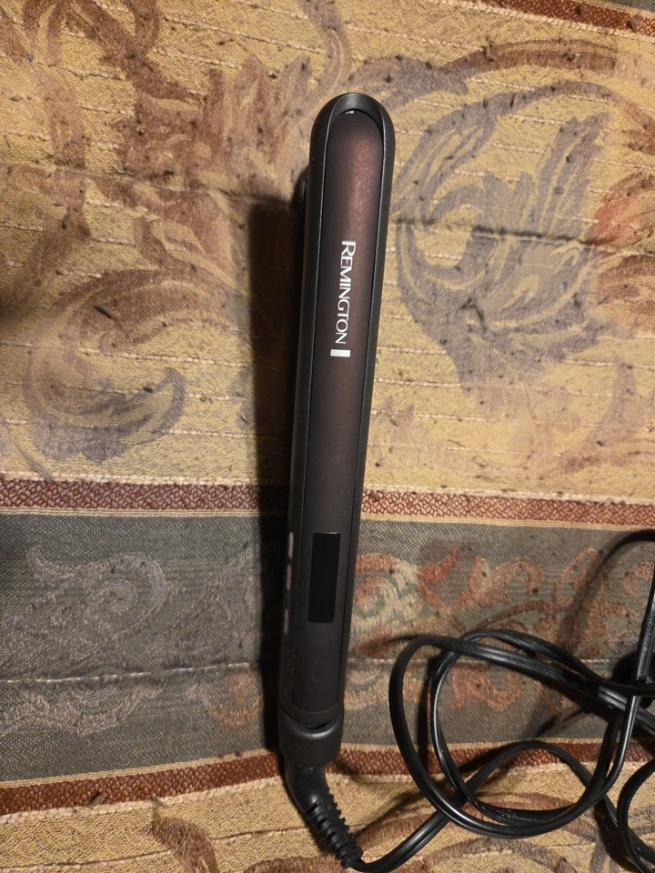 Remington Ceramic Flat Iron 1" Anti-Static Straight Hair Style - Image 1 of 3