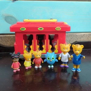 Daniel Tiger’s Neighborhood Deluxe Talking Trolley With 6 Figures - Picture 1 of 10