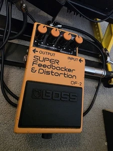 Boss DF-2 Super Feedbacker & Verzerrung Gitarren-Effekt-Pedal - Bild 1 von 9