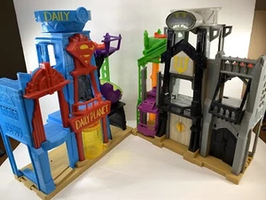 Fisher-Price Imaginext Batman Superman FLIGHT CITY Batcave Daily Planet Set - Picture 1 of 7