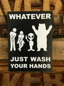 All Genders Badezimmerschild, Aliens & Bears schwarz/weiß, 6"x8"   - Bild 1 von 1