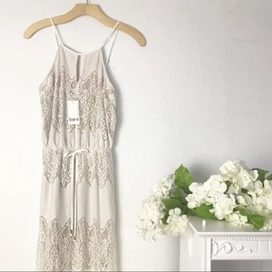 Maxi vestido superpuesto de encaje Bar III. Nuevo con etiquetas - Imagen 1 de 11