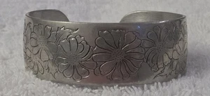 Vintage KIRK STIEFF Pewter Etched Aster Flower Floral Flowers Cuff Bracelet - Picture 1 of 9