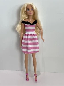 Mattel Barbie 65° Anniversario Fashion Doll Capelli Biondi Vestito Rosa e Bianco - Foto 1 di 10
