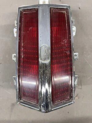 Oldsmobile Cutlass 442 S Supreme 1974 1975 luz trasera luz trasera Foto 1 de 4