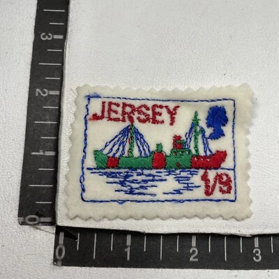 Vtg 1/9 JERSEY Postage Stamp Theme Felt Ship Patch w/ BLUE Queen Elizabeth 88NJ Foto 1 de 2
