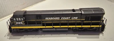 Atlas HO Scale U36B Diesel Seaboard Coast Line #2125 - Image 1 of 4