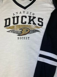 NHL Anaheim Ducks L/S V-Ausschnitt 100 % Baumwolle T-Shirt Damen Large Neu mit Etikett - Bild 1 von 6