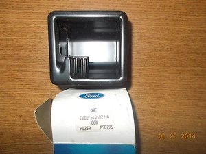 NEW OEM 1986 - 1991 FORD TAURUS CONSOLE ASHTRAY E6DZ-5404821-A - Picture 1 of 1