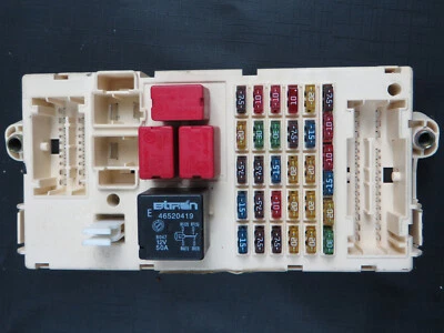 Centralina scatola fusibili Fiat Stilo 51715858 501209630050 - Immagine 1 di 3