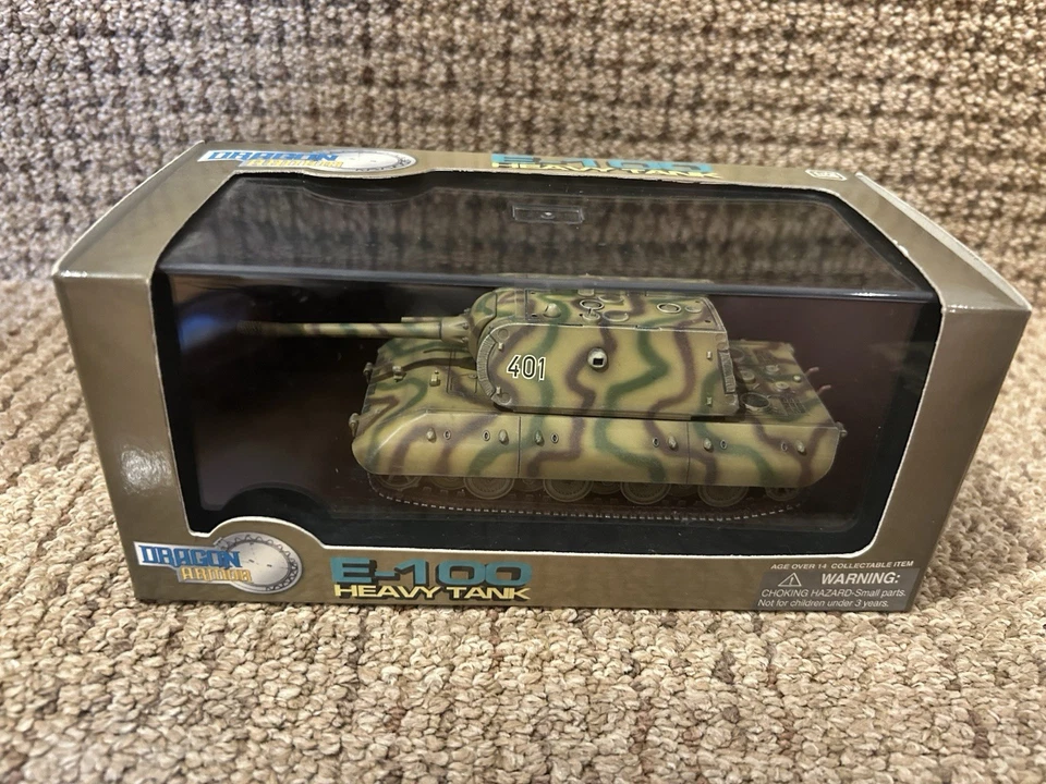 Dragon Armor 1:72 E-100 Heavy Tank, Brandenburg Gate, Berlin 1945, No. 60155 - Image 1 of 4