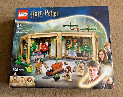 LEGO - HARRY POTTER - ( SET 76445 - HOGWARTS CASTLE : HERBOLOGY CLASS ) NEW - Image 1 of 4