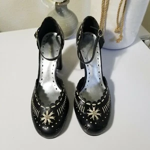 Womens BCBG Black Leather Strappy Heels Embroidered Block Heel3.5" Sz 6.5 R$250 - Picture 1 of 12