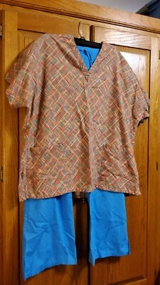 Blusa Médica XL Multicolor de Hice. Pantalones Dickies Azul Conr. Foto 1 de 4